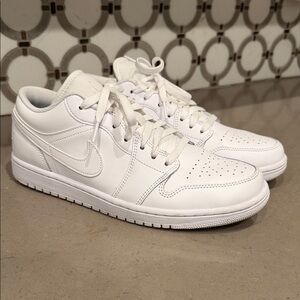 Nike Men's Jordan 1 Low SE white